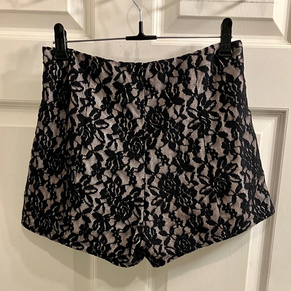 Nikibiki Lacy Shorts - Black/Tan - S